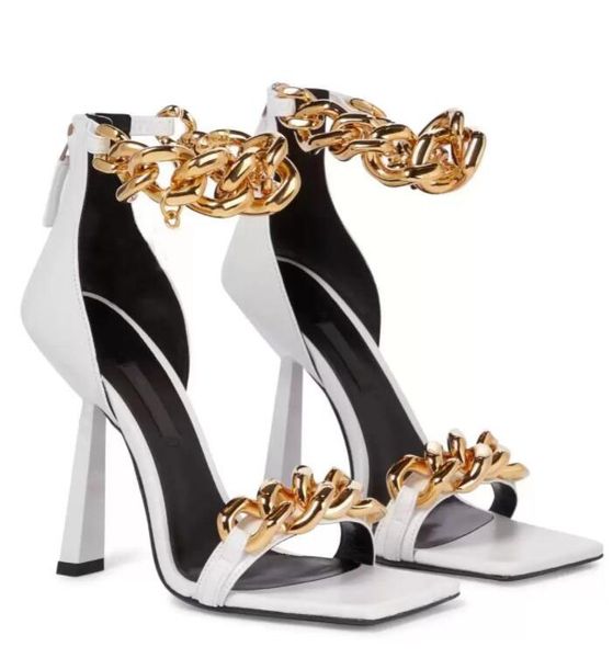 Mode goldene klassische Sandalen Kalbsleder Goldkette Dekoration quadratischer Kopf offene Zehen elegante Damen Hochzeitskleid Abendessen Wanderschuhe