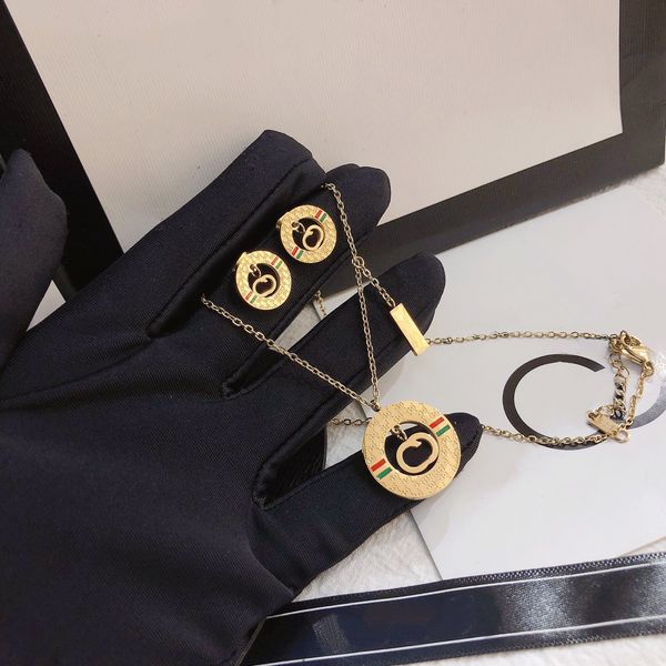 Modeschmuck Sets Designer -Marke Ohrringe Halskette Frauenbrief Luxus Anhänger Halskette für Frauen goldplattiert Damen Geschenk Unisex vielseitig