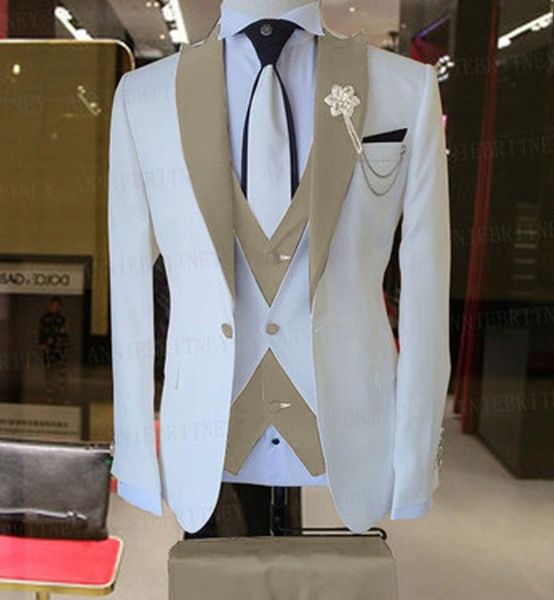 Smoking bianco nuovo di zecca Khaki picco bavero Groomsmen abito da sposa eccellente giacca uomo giacca 3 pezzi vestito