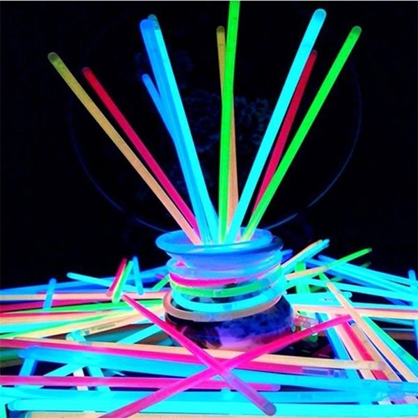 Andere Event Party Supplies 100 Stück Fluoreszenz Leuchtstäbe Armbänder Spaß Halskette Neon für Hochzeit Geburtstag Konzert Bunte helle Lichter 221007