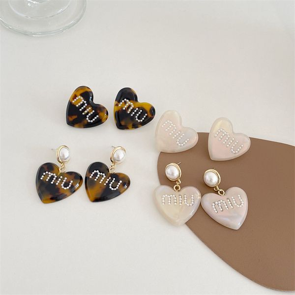 Orecchini donna leopardo cuore borchie con lettere di perle gioielli di design orecchino acrilico ornamenti per le orecchie dolci per ragazza stile di moda