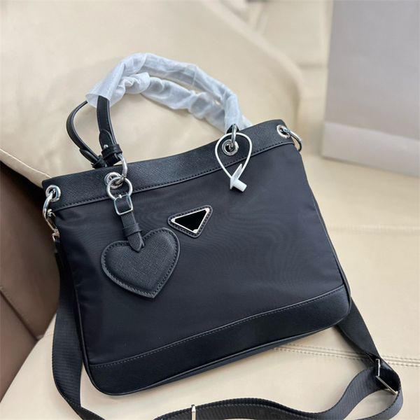 Trendy Love Canvas Bags Heart Leather Designer Handbags Borsa a tracolla ad alta capacità in tessuto impermeabile