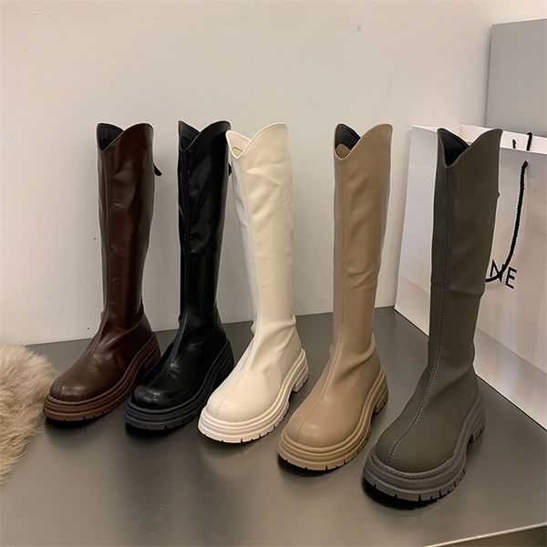 Botas 2023 Plataforma de inverno Mulheres de bota longa Moda grossa Sole saltos de sapatilhas redondos de joelho de joelho