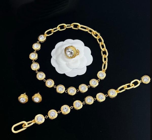 Lussuose donne resina bianca collane di cristallo braccialetto orecchini anelli forcina set Banshee Medusa ritratto placcato oro 18 carati nuovi gioielli firmati CYN --33