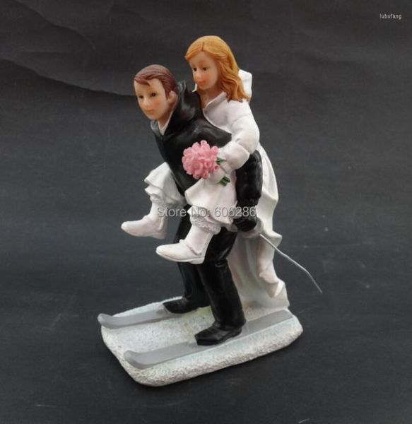 Festliche Lieferungen 20 TEILE/LOS Großhandel Lustige Hochzeit Kuchen Dekoration/Skifahren Bräutigam Tragen Braut Figur Harz Topper