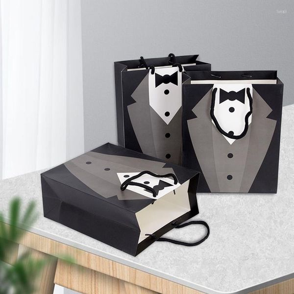 Confezione regalo 5 pezzi Sacchetti di carta a forma di abito da sposo con manico Borsa da imballaggio per testimoni dello sposo Matrimonio Addio al nubilato Addio al nubilato