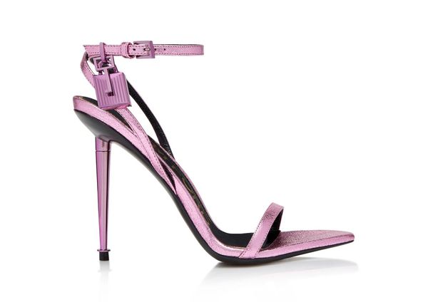 Marca elegante feminino Praxo de sandália roxa Ponto nua sandálias Sapatos Bloqueio de hardware e chaves de metal de metal vestido de festas de salto
