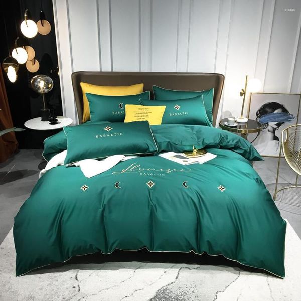 Set di biancheria da letto 2022 a quattro pezzi leggeri di lusso in cotone doppio foglio per letti da letto per la trapunta ricamato a api alla moda verde