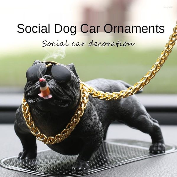 Decorazioni interne Bully Dog Car Cruscotto Ornamenti Moda Divertente Carino Decorazione domestica Catena d'oro Resina Ricambi auto Prodotti