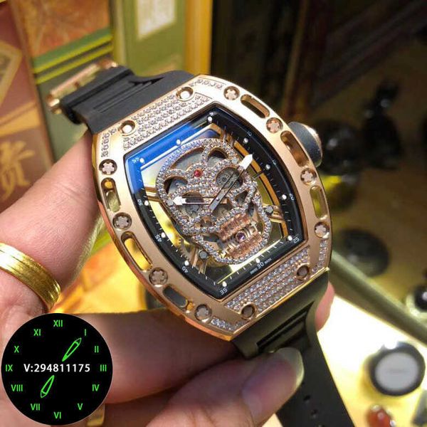 Orologio meccanico automatico da uomo con teschio scavato, nastro luminoso di marea alla moda personalizzato intarsiato con diamanti, impermeabile