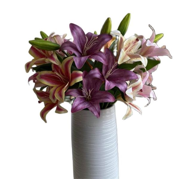 Uma flor falsa de haste longa 3D Lily 3 cabe￧as por simula￧￣o de pe￧a Touch real Lilium brownii para pe￧as centrais de casamento