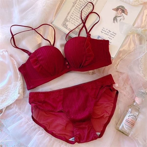 Set di reggiseni Vino Rosso Retro Bottone Bordo con volant Seni piccoli insieme Breve Senza bordi Biancheria intima dolce ragazza Slip in cotone 221010