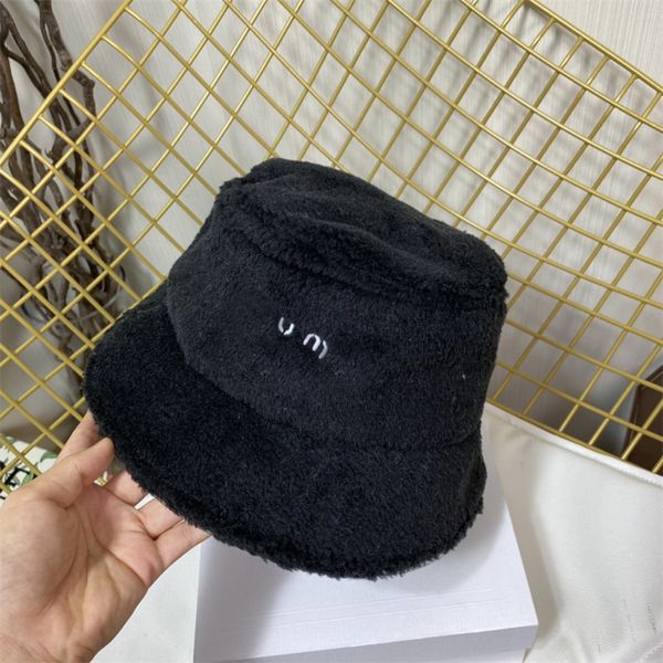 Chapéus de marca de luxo Bucket Caps de veludo coral Estilistas de moda feminina Fisher Hat inverno Fedora ajustados bonés de inverno masculinos quentes cinco cores