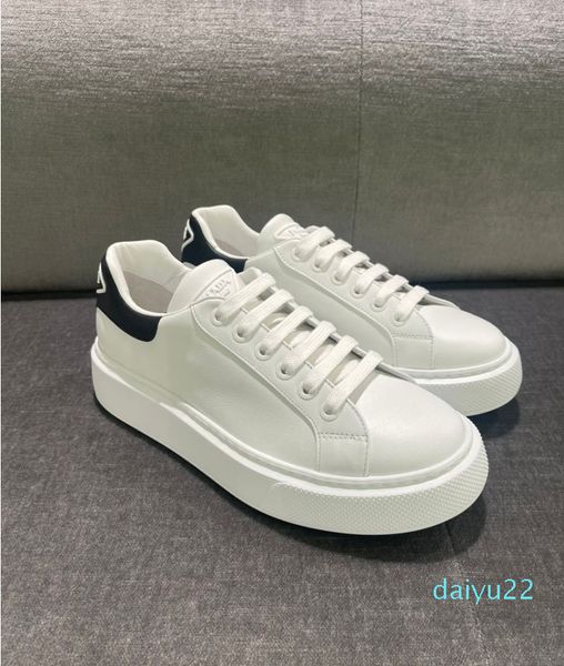 2022 Novo homem de moda de estilo esportivo macro tênis de couro branco sapatos de borracha Triângulo casual elegante plataforma de desconto calçados com caixa eu38-46 top