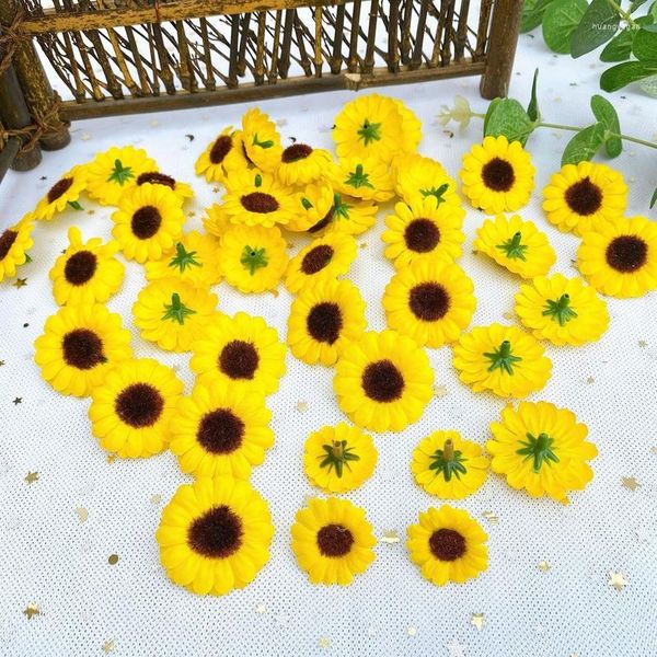 Fiori decorativi Girasole artificiale Mini teste di fiori di seta per la decorazione domestica Fai da te Scrapbooking Libro artigianale Ghirlanda di decorazioni per matrimoni finti