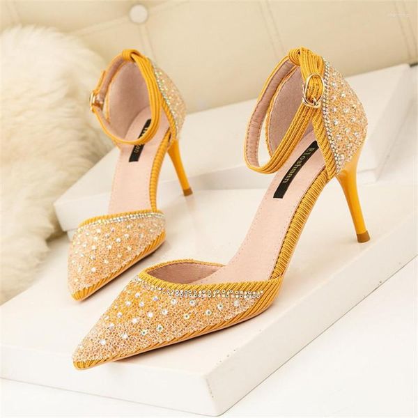 Sandalen Mode Kristall Spitz Frauen Schuhe 2022 Koreanische Hohl Dünne Schnalle Weibliche Pumpen High Heels Damen Kleid Gelb Grün