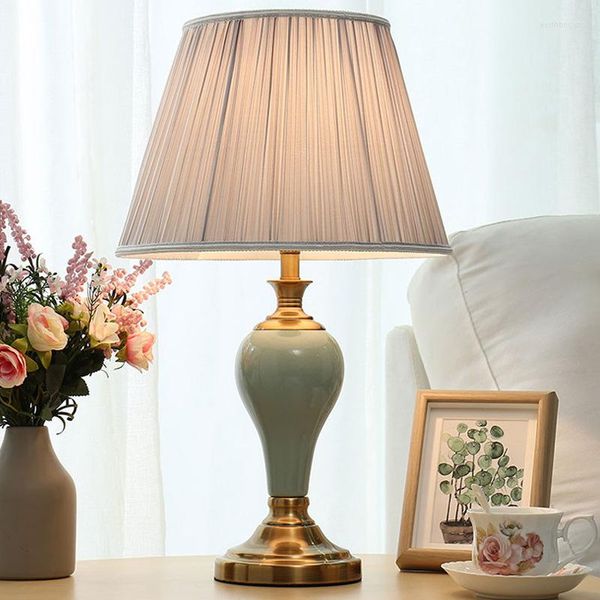 Lampade da tavolo Lampada in ceramica in stile europeo Comodino Matrimonio Camera da letto Tessuto artigianale personalizzato