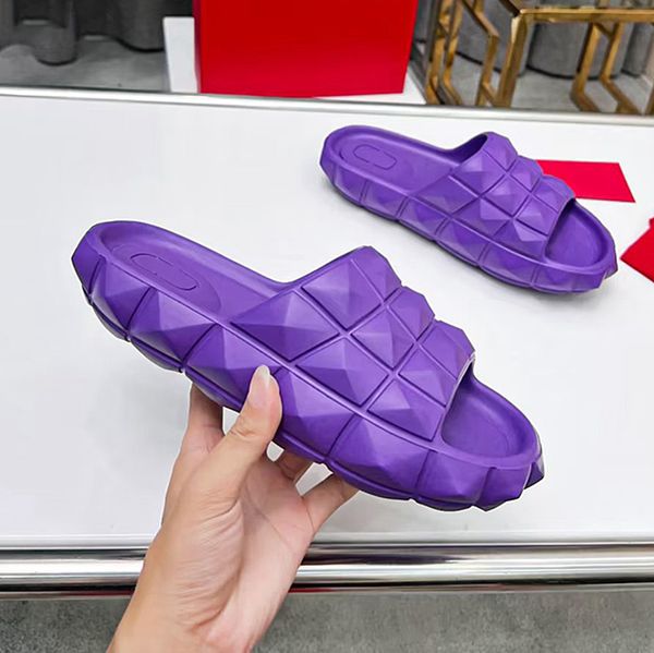 Designer-Gummi-Slipper mit Nieten, Allover-Maxi-Nieten-Pantoletten, Herren-Damen-Klobige-Sandalen, Damen-Pool-Slipper, Sommer-Strand, Schwarz, Weiß, Fondant, Lila, Fuchsia