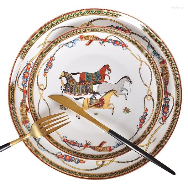 Piatti di lusso War Horse Bone China Set di stoviglie Royal Feast Piatto occidentale in porcellana di Jingdezhen Decorazione della casa Regali di nozze