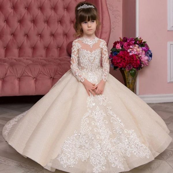 2023 Champagne Flower Girls Abiti per matrimoni Gioiello Collo Maniche lunghe Appliques di pizzo bianco Bottone Indietro Compleanno Bambini Ragazza Abiti da spettacolo Cappella Treno