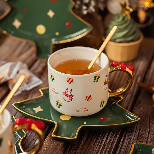 Tassen Weihnachten hochwertige Keramik Kaffeetasse Untertasse Set im europäischen Stil Goldgriff exquisite Teetasse mit Tablett Löffel für Geschenke