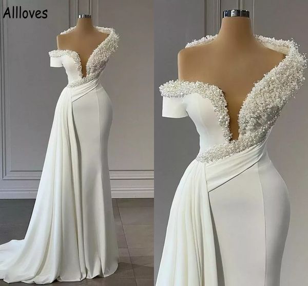 Splendide perle di perline Abiti da sposa a sirena Elegante raso bianco Una spalla Peplo Boho Abiti da sposa semplici Rustico Secondo ricevimento Robes de Mariee CL1271