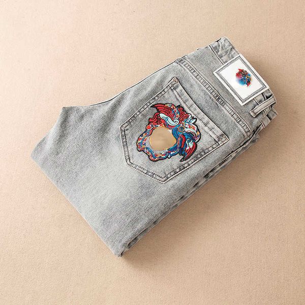 Erkekler kot büyük boy erkek kot pantolon ve tasarımcı pantolon Medusa işlemeli denim pantolon hip hop gevşek eşofman 4xl 5xl 6xl