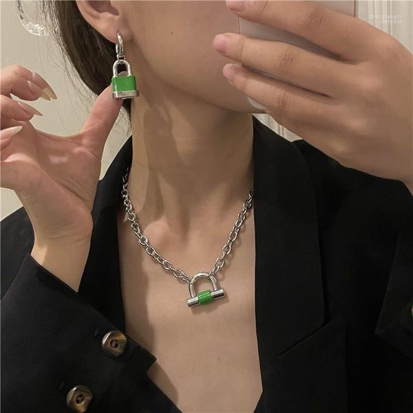 Collana Orecchini Set U-Magical Hiphop Smalto Verde Ciondolo con lucchetto per donna INS Fashion Hollow Silver Color Metallic Party Jewellery