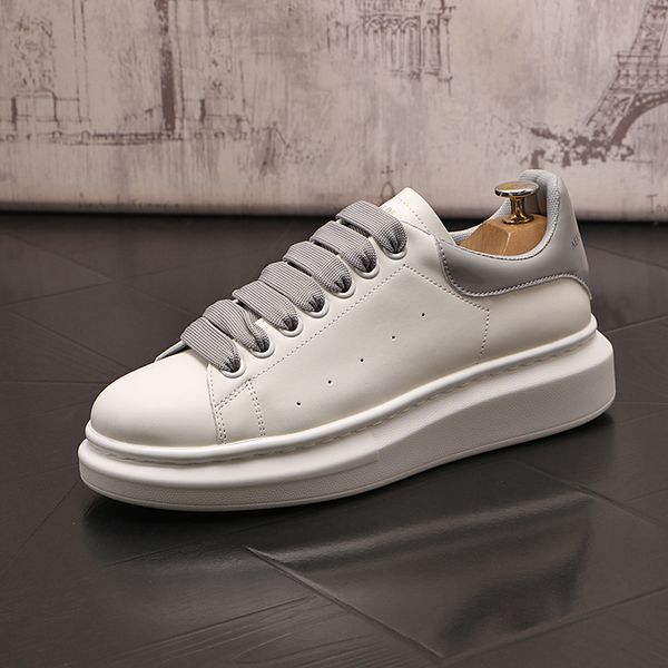 Designer di lusso Abito Scarpe da festa di nozze Moda Sneakers casual vulcanizzate bianche traspiranti Punta tonda Fondo spesso Mocassini da passeggio per il tempo libero d'affari Y153