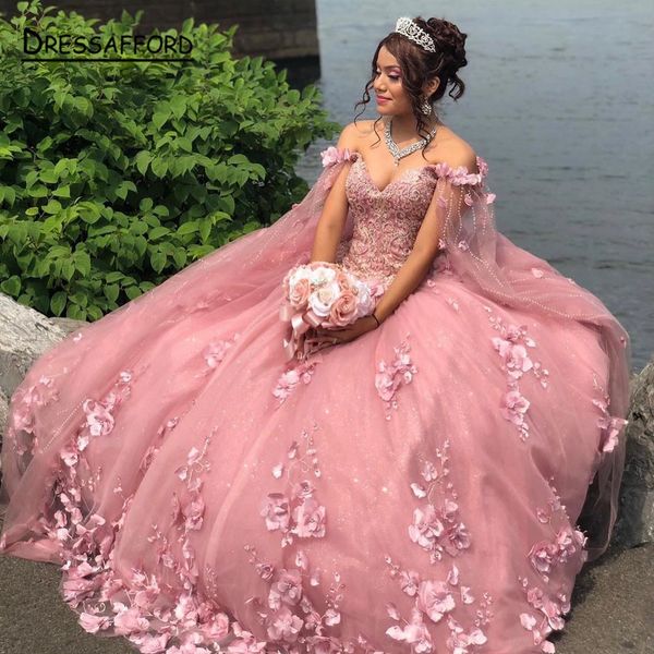 2023 Sexy rosa Quinceanera vestidos Apliques de renda Crystal Bads Flores feitas à mão fora do ombro vestido de bola Tulle vestidos de vestido espartilho de costas 3D floral 3D