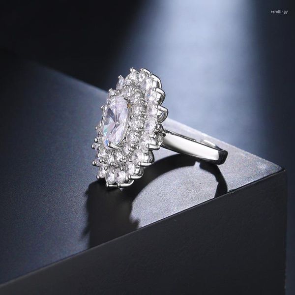 Fedi nuziali Sparkling Full High Carbon Dimond Zircon Flower Per le donne Fidanzamento Gioielleria raffinata Moissonite lucida