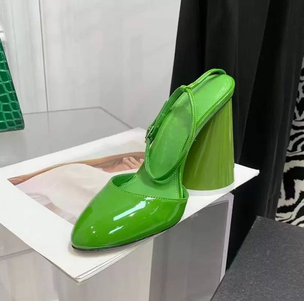 le scarpe eleganti per ragazze Attico 2023 primavera nuovo cinturino in vernice verde Décolleté sandali da donna Designer di lusso scarpe da sposa Calzature da sera