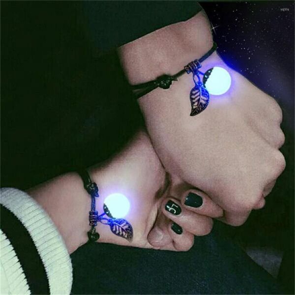 Braccialetti a maglie Corea Perline luminose Braccialetti Bracciale con ciondolo a forma di cuore in metallo con elefante che si illumina al buio per gli amanti delle donne e degli uomini