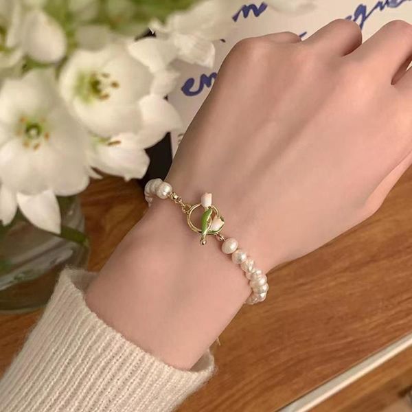 Pulseiras de link 2022 Summer insear nicho de nicho imitação pérola charme para mulheres femininas fofas tulipas brancas jóias