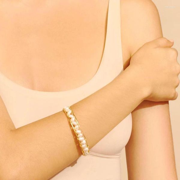 Armreif mit Metallrand, weißes Perlenarmband, luxuriös, klassisch, für Damen, Charme, Goldfarbe, Barock-Atmosphäre, trendige Accessoires, Schmuck