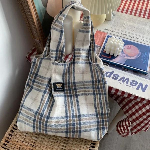 Bolsas noturnas 2022 Spring Autum Moda listrada Bolsa de ombro Bear Gráfico de grande capacidade Lady Tote Kpop Harajuka Adolescente