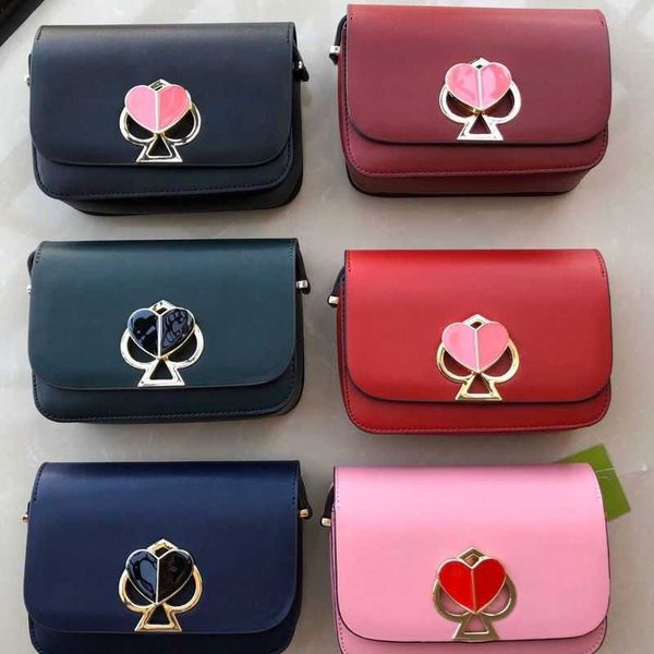 Borse da sera Boutique Goddess Peach Heart Bag Pop Button Love Cross Messenger da donna Small One Shoulder Square 221026