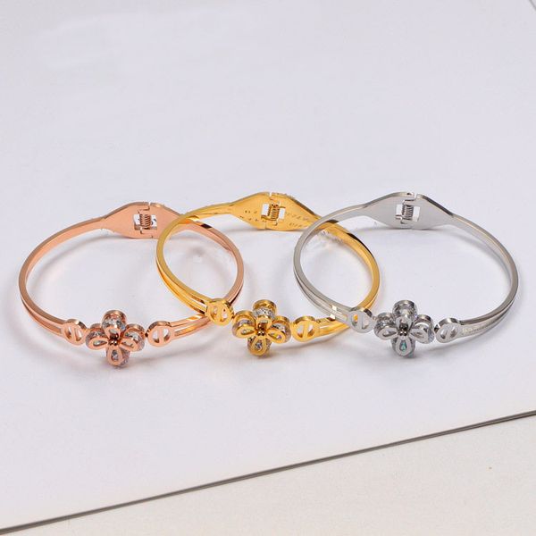 Bracciale tennis padel di design di lusso Braccialetti con fiori a quattro foglie Bracciale con diamanti Elegante moda oro 18 carati Donna Ragazze Coppia Regali per feste di compleanno