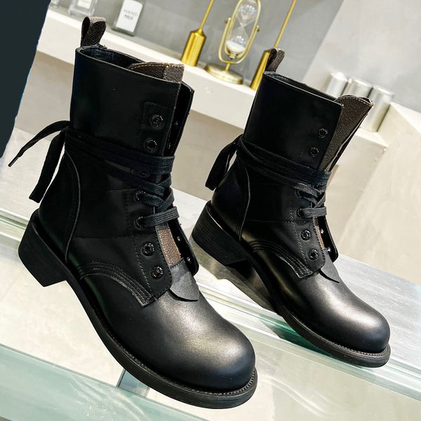 Metropolis Flat Rangers Boots Black Bezery Leather e Canvas são interpretação da marca das botas de combate na tendência Este modelo é distinguido por detalhes refinados