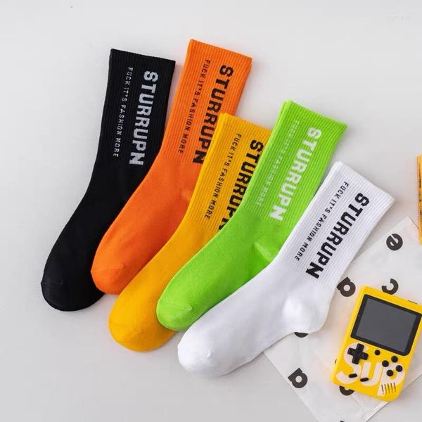 Herrensocken 4 Paar Brief Herren Koreanische Mode Harajuku Sport Basketball Baumwolle Schwarz und Weiß Lang Großhandel