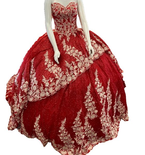 Abito Quinceanera rosso / oro 2023 Scintillio scintillante Sweetheart Quince Ball Gown Corsetto Sweet 16 Birthday Party Prom Gala Vestidos De 15 Anos Charro Mexican High Low