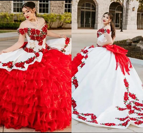 2023 Vestidos de quinceanera mexicanos brancos e vermelhos Charro vestido de baile bolo de apliques bordados floral bordados de p￩rolas de p￩rolas de p￩rolas de saia em camada doce 16