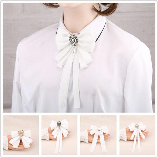 Broschen koreanische wei￟e Bande Fliege f￼r Frauen Kristall Stoff Bowknot Krawatte Fashion Hemd Kragen Pins Accessoires Accessoires