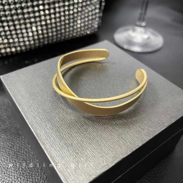 INS Wave Fashion Armband Personalisierter Armreif Matte minimalistische Metall-Design-Armbänder Klassischer Modeschmuck Exquisites Geschenk Sehr