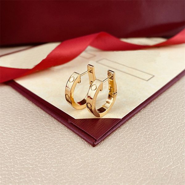 lurxury orecchini stud Designersr Studs Orecchini a cerchio Placcato oro Classici Donne Lettere belle signore regalo Marchio famoso Rotondo semplice moda Orecchini di design in cristallo