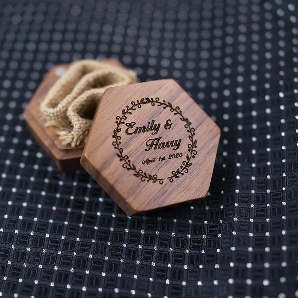 Suporte personalizado da caixa de anel de madeira rústica personalizada seus nomes e data de colar criativo Brincos de armazenamento de casamento RRE15319