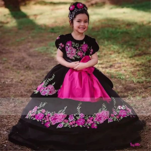 Vestido de flor de veludo preto de veludo preto vestidos mexcianos de estilo de aniversário do estilo de festa de aniversário appliques florais fotografia com miçangas