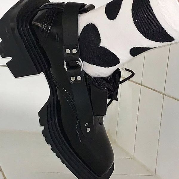 Scarpe e accessori eleganti gonne spesse senza fondo designer di marchi sportivi casual uomini e donne tecnologia fibbie quadrate scarpe da ballo da corsa traspiranti in pelle piccola