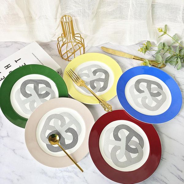 Set di stoviglie 2022 Stile Europeo porcellana europea dessert piatto da torta set color osso tazza tazza tazza di caffè piattino di lusso