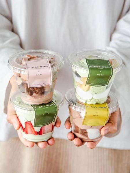 Einwegbox für leckere Cupcakes und Duftkuchen aus transparentem Kunststoff in verschiedenen Größen zum Mitnehmen von Kuchen